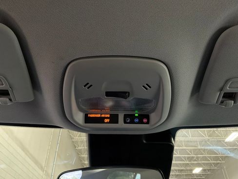Used 2025 Chevrolet Trax LT FWD image 16