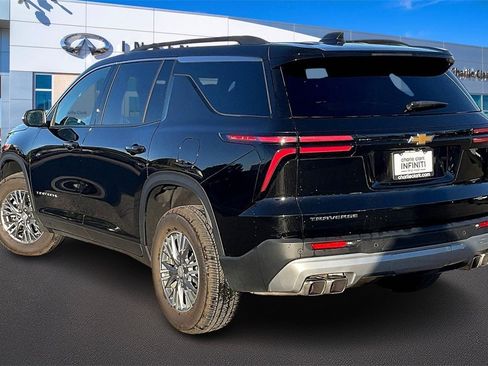 Used 2025 Chevrolet Traverse LT image 12