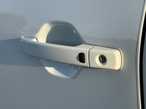 New 2025 Nissan Frontier SV w/ SV Convenience Package image 10