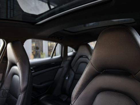 Used 2018 Porsche Panamera 4S image 25