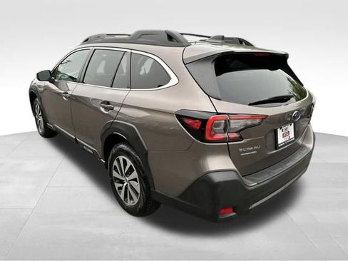 Used 2024 Subaru Outback Premium AWD/4WD image 5