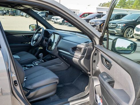 Used 2025 Subaru Forester Premium AWD/4WD image 14