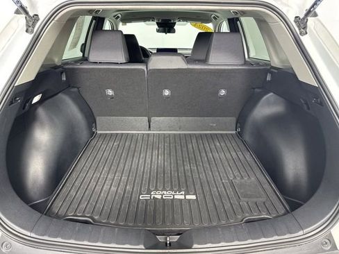 Used 2024 Toyota Corolla Cross LE image 29