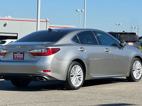 Used 2018 Lexus ES 350 w/ Luxury Package w/Wood Trim FWD image 2