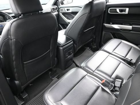 Used 2023 Ford Explorer XLT w/ Equipment Group 202A AWD/4WD image 19