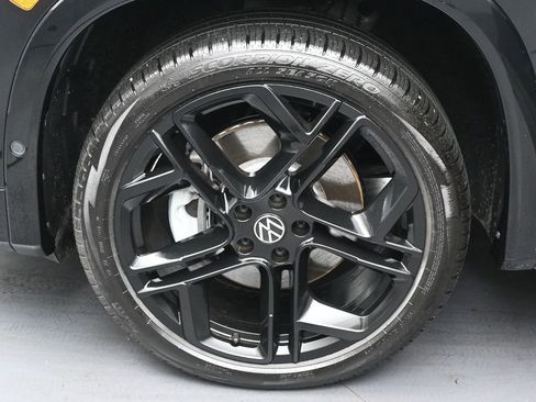 Used 2025 Volkswagen Tiguan SE R-Line AWD/4WD image 34