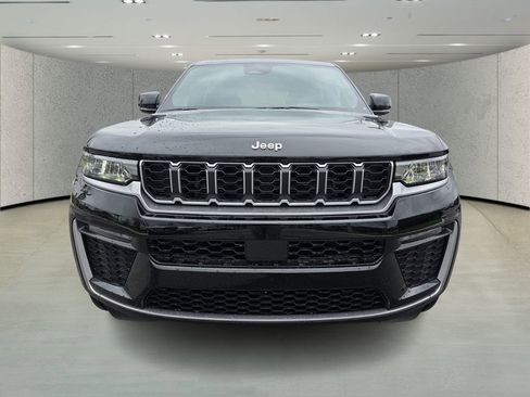 New 2026 Jeep Grand Cherokee Limited RWD image 2