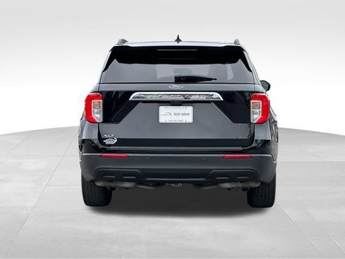 Used 2023 Ford Explorer XLT RWD image 4