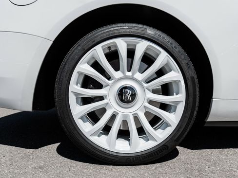 Used 2018 Rolls-Royce Dawn RWD image 15