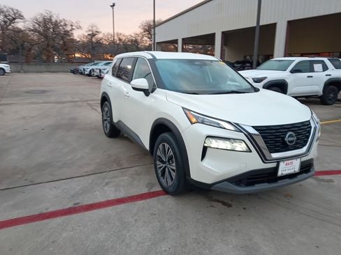 Used 2023 Nissan Rogue SV image 6