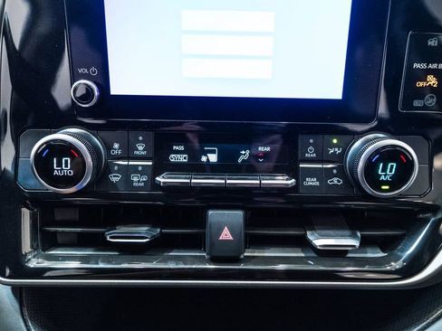 Certified 2025 Toyota Highlander LE AWD/4WD image 26
