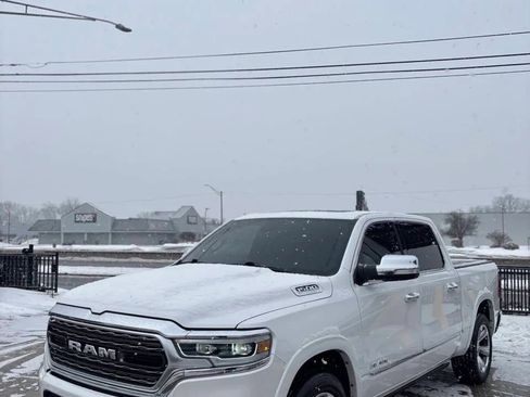 Used 2019 RAM 1500 Limited w/ Body Color Bumper Group AWD/4WD image 3