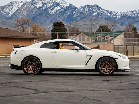 Used 2009 Nissan GT-R Premium image 4