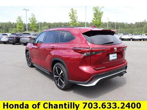 Used 2022 Toyota Highlander XSE FWD image 5