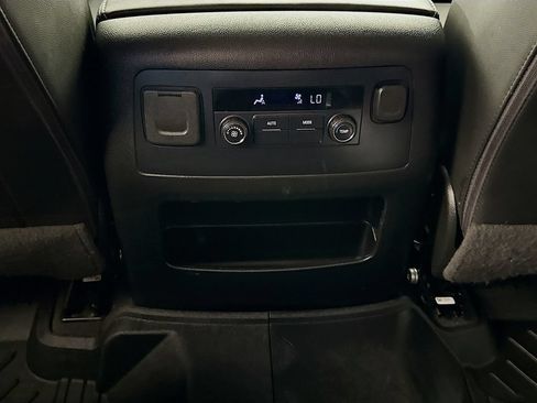 Used 2020 GMC Yukon XL SLT w/ Value Plus Edition RWD image 27
