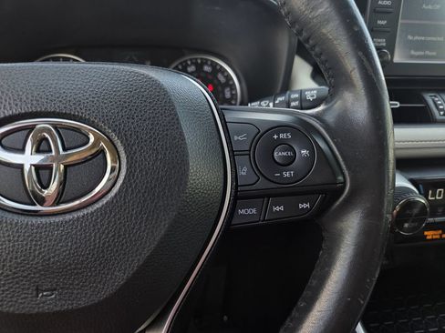Used 2019 Toyota RAV4 XLE Premium FWD image 22