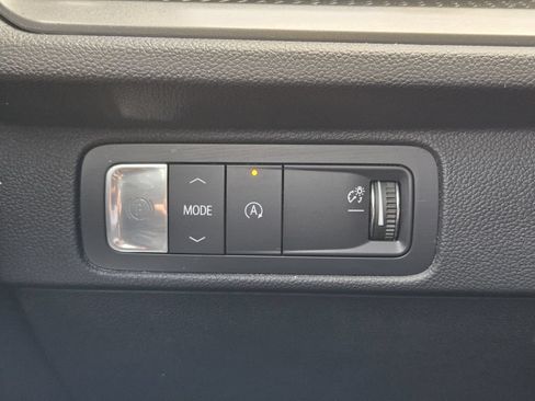 Used 2024 Chevrolet Traverse LT FWD image 22