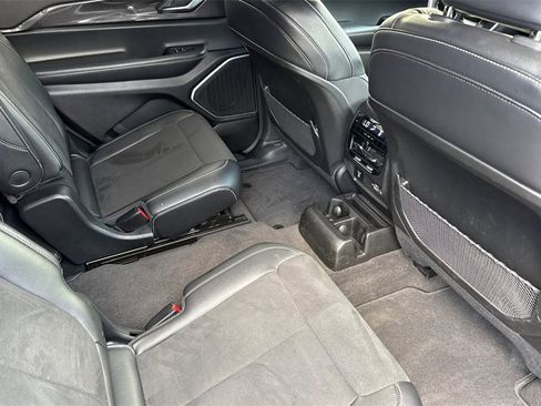 Used 2021 Jeep Grand Cherokee L Laredo image 23