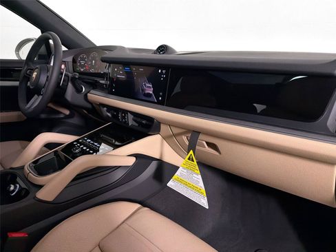 Certified 2026 Porsche Cayenne Coupe AWD/4WD image 29