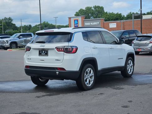 Used 2024 Jeep Compass Latitude AWD/4WD image 4