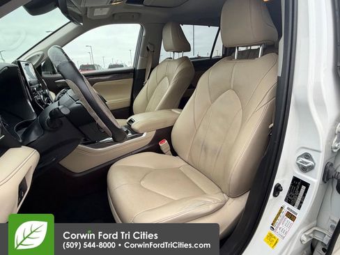Used 2021 Toyota Highlander Limited image 7