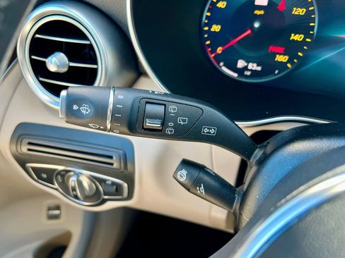 Used 2022 Mercedes-Benz GLC 300 4MATIC w/ Multimedia Package Lite image 32