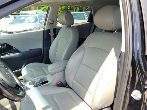 Used 2019 Kia Niro Touring FWD image 19
