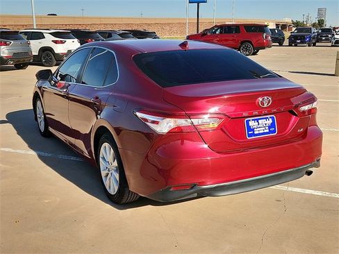 Used 2020 Toyota Camry LE image 3