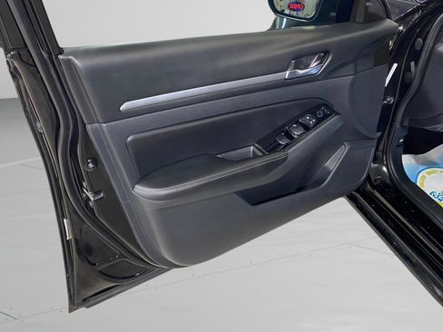 Used 2023 Nissan Altima 2.5 SV image 15