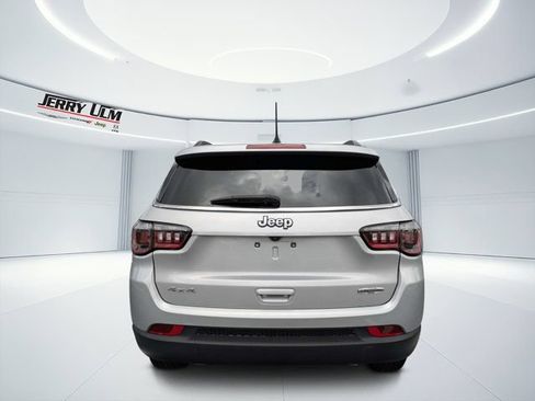 Used 2024 Jeep Compass Latitude AWD/4WD image 4