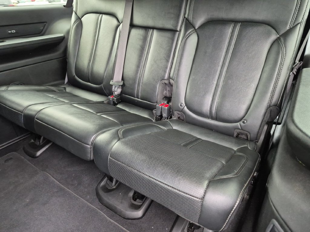 Used 2024 Jeep Wagoneer L Series II w/ Flexible Seating Group AWD/4WD image 14