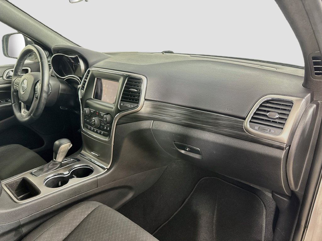 Used 2019 Jeep Grand Cherokee Laredo AWD/4WD image 33