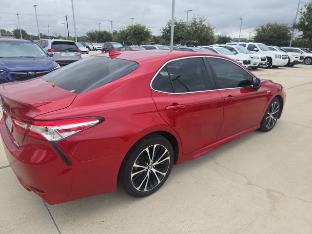 Used 2020 Toyota Camry SE FWD image 3