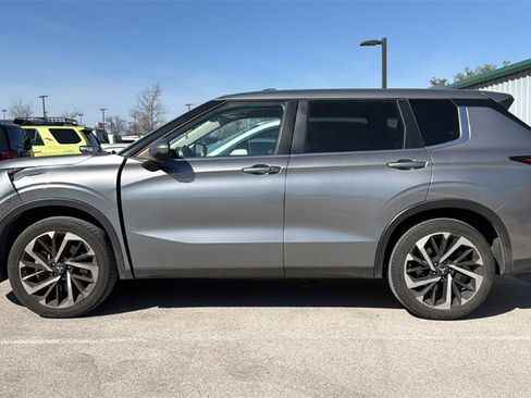 Used 2022 Mitsubishi Outlander SE image 9