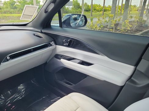 Used 2024 Cadillac Lyriq Sport AWD/4WD image 15