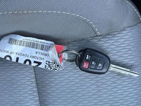 Used 2016 Toyota Corolla LE image 30