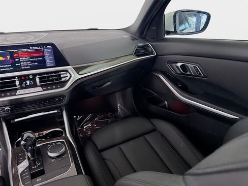 Used 2020 BMW 330i Sedan w/ M Sport Package RWD image 26