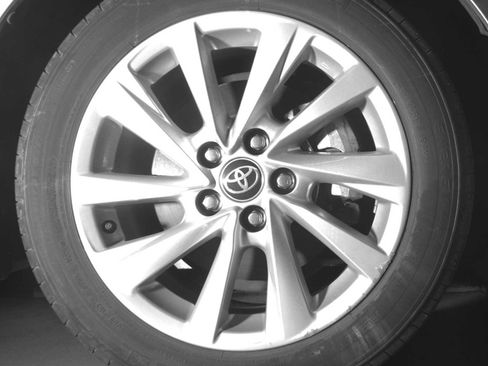 Used 2023 Toyota Camry LE AWD/4WD image 11