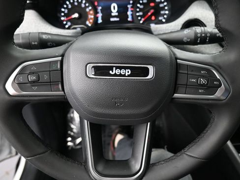 Used 2024 Jeep Compass Latitude AWD/4WD image 36