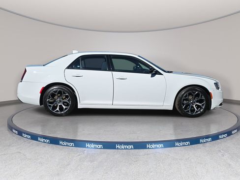 Used 2018 Chrysler 300 Touring w/ Sport Appearance Package image 8