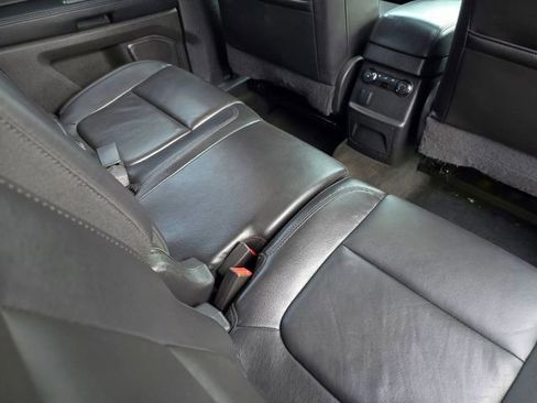 Used 2015 Ford Explorer XLT w/ Equipment Group 202B AWD/4WD image 37