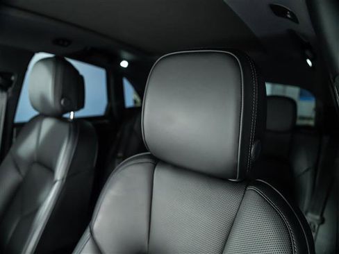 Certified 2025 Porsche Macan image 20