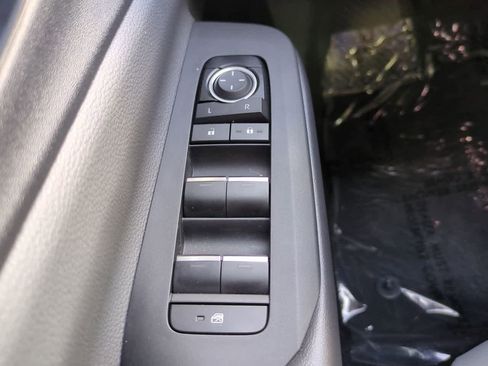 Used 2025 Toyota Prius XLE FWD image 22