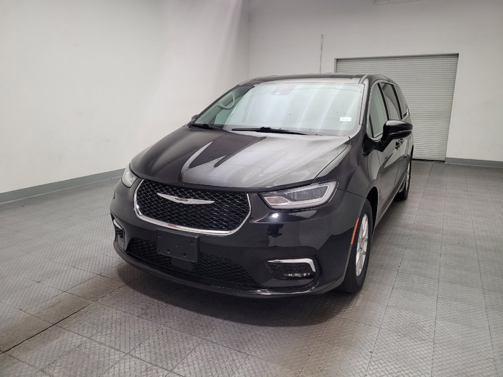 Used 2024 Chrysler Pacifica Touring-L FWD image 15