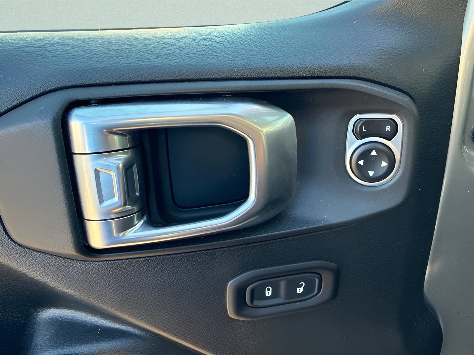 Used 2018 Jeep Wrangler Unlimited Sport S AWD/4WD image 16
