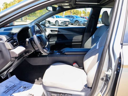 Used 2025 Toyota Camry SE w/ Multimedia Upgrade Package image 8