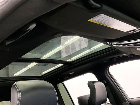 Used 2023 Jeep Grand Cherokee Overland w/ Advanced Protech Group III image 19