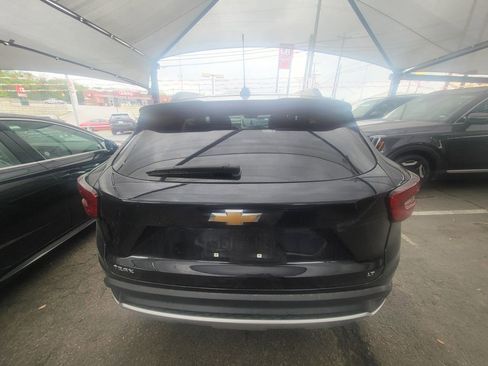 Used 2025 Chevrolet Trax LT w/ LT Convenience Package image 6