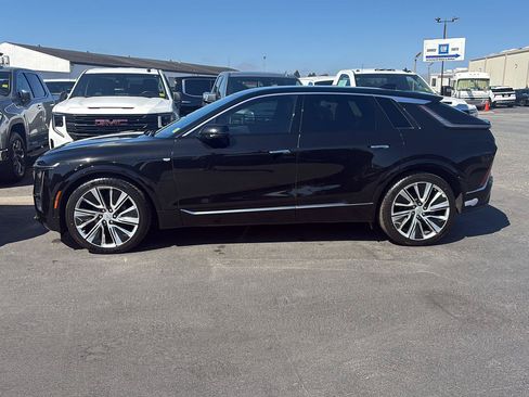 Used 2024 Cadillac Lyriq Luxury RWD image 2