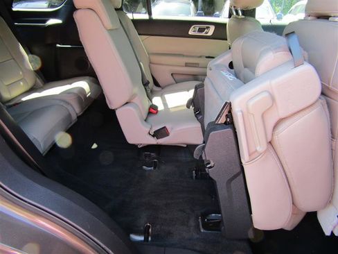 Used 2015 Ford Explorer XLT w/ Equipment Group 202A image 43